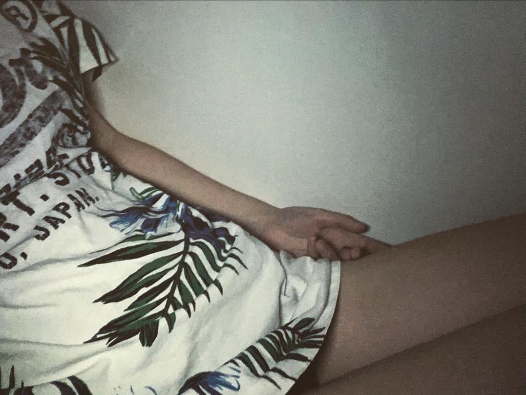 SKINNY EMO SLUT ALLY BEGGING FOR HUGE ROPES OF CUM