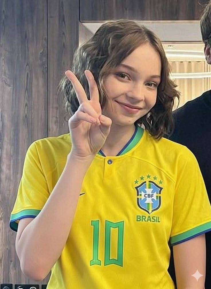 Cute Emma...Emma Myers sexy , so pretty here !!!