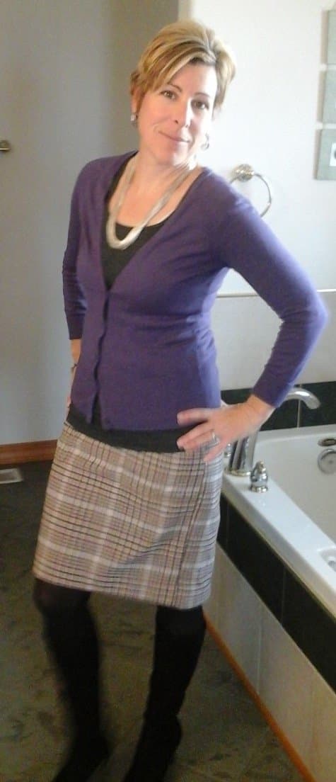 Sexy horny naughty Mormon milf. Hot in her purple dress, even hotter NAKED!!