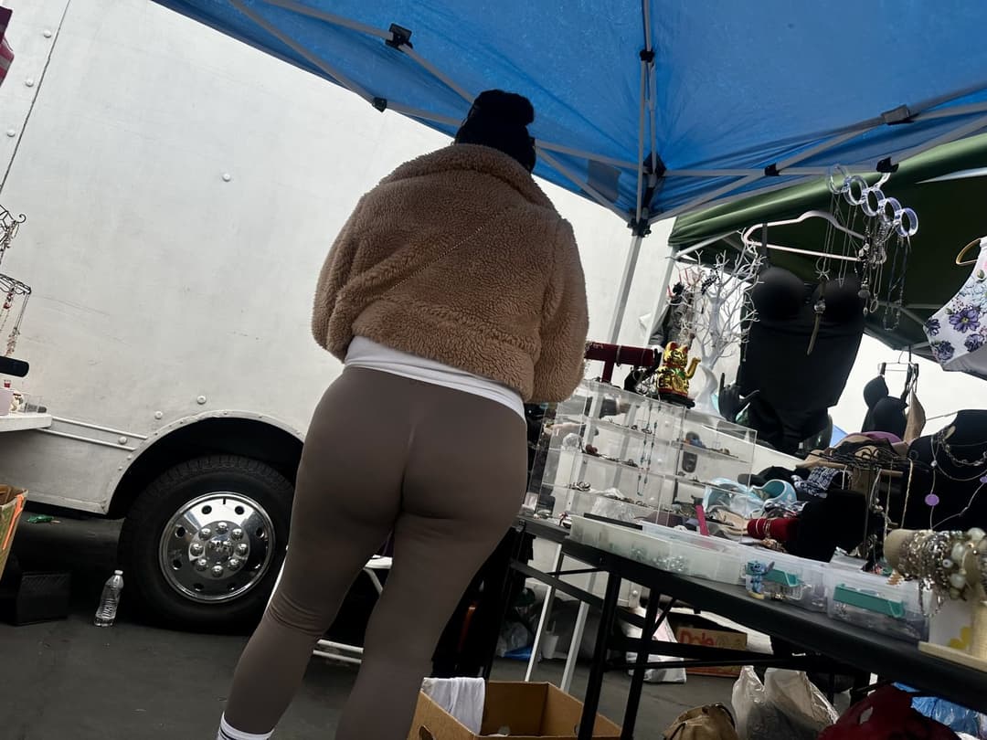 Amazing VPL on Jiggly Fat Ass Latina MILF