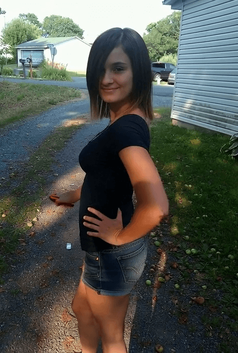 miki showing her panties