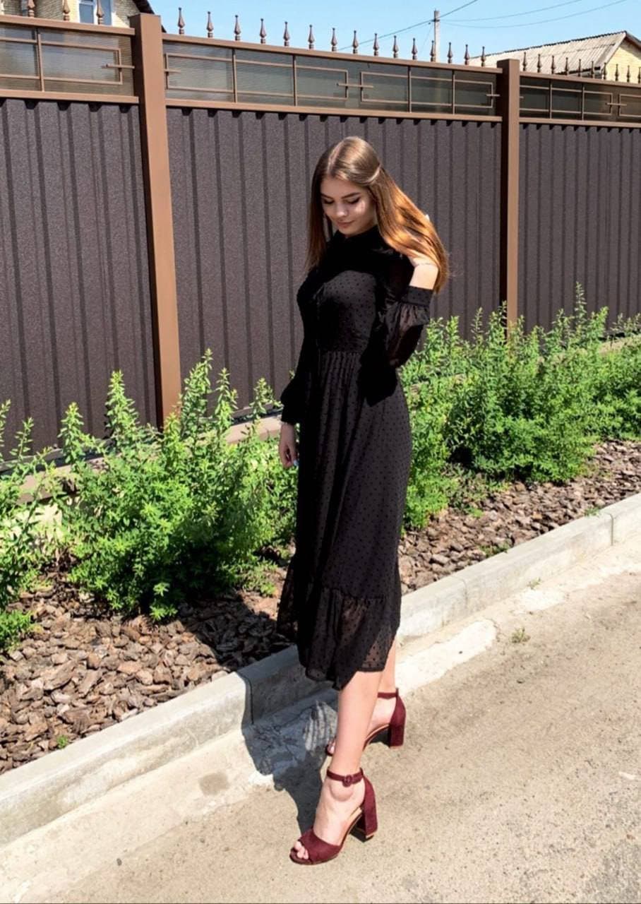 Hot slut - sexy feet. Foot fetish legs. high heels