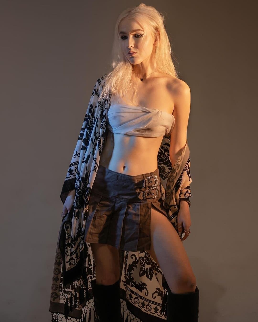 Amateur model friend slutty pics leaked, see through, handbra, topless.