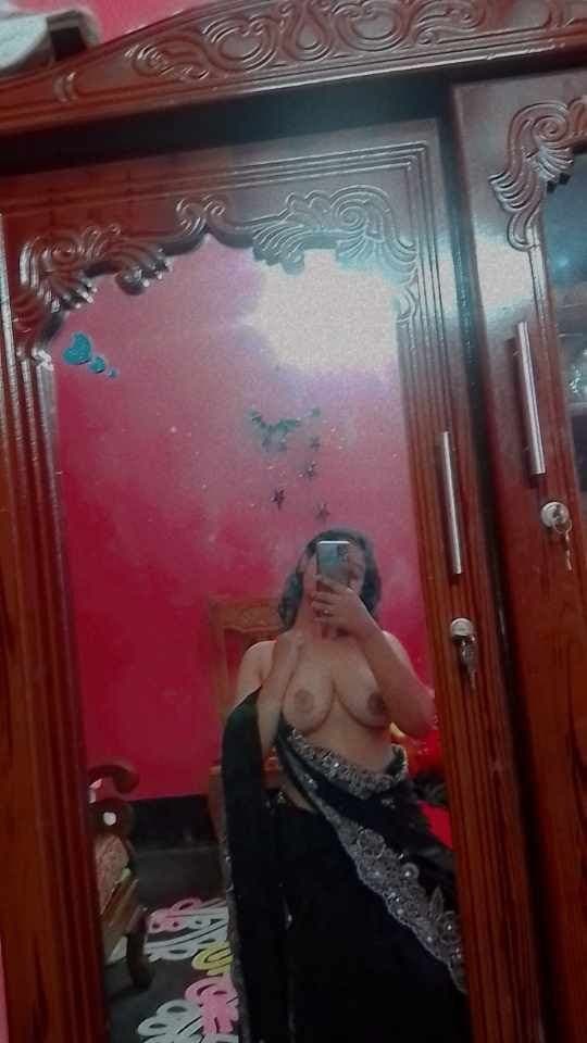 Beautiful Sexy Indian Figure GF Pressing Boobs Fingering