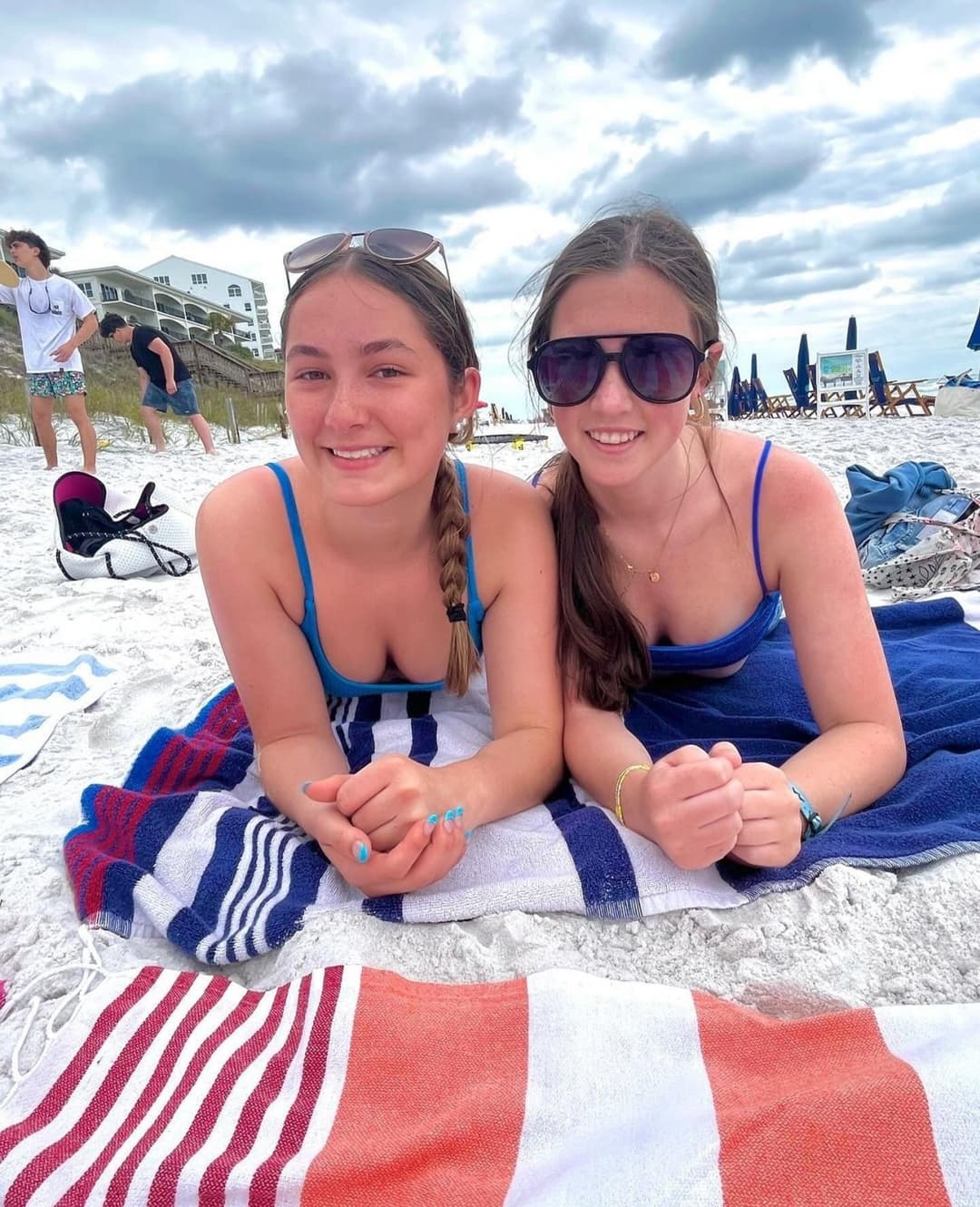 Sexy Teens in Bikinis