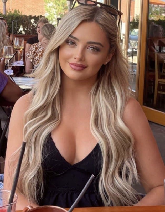 Click to view full size I think I’m gonna look at this bitch while I stroke my cock until I ejaculate a massive load