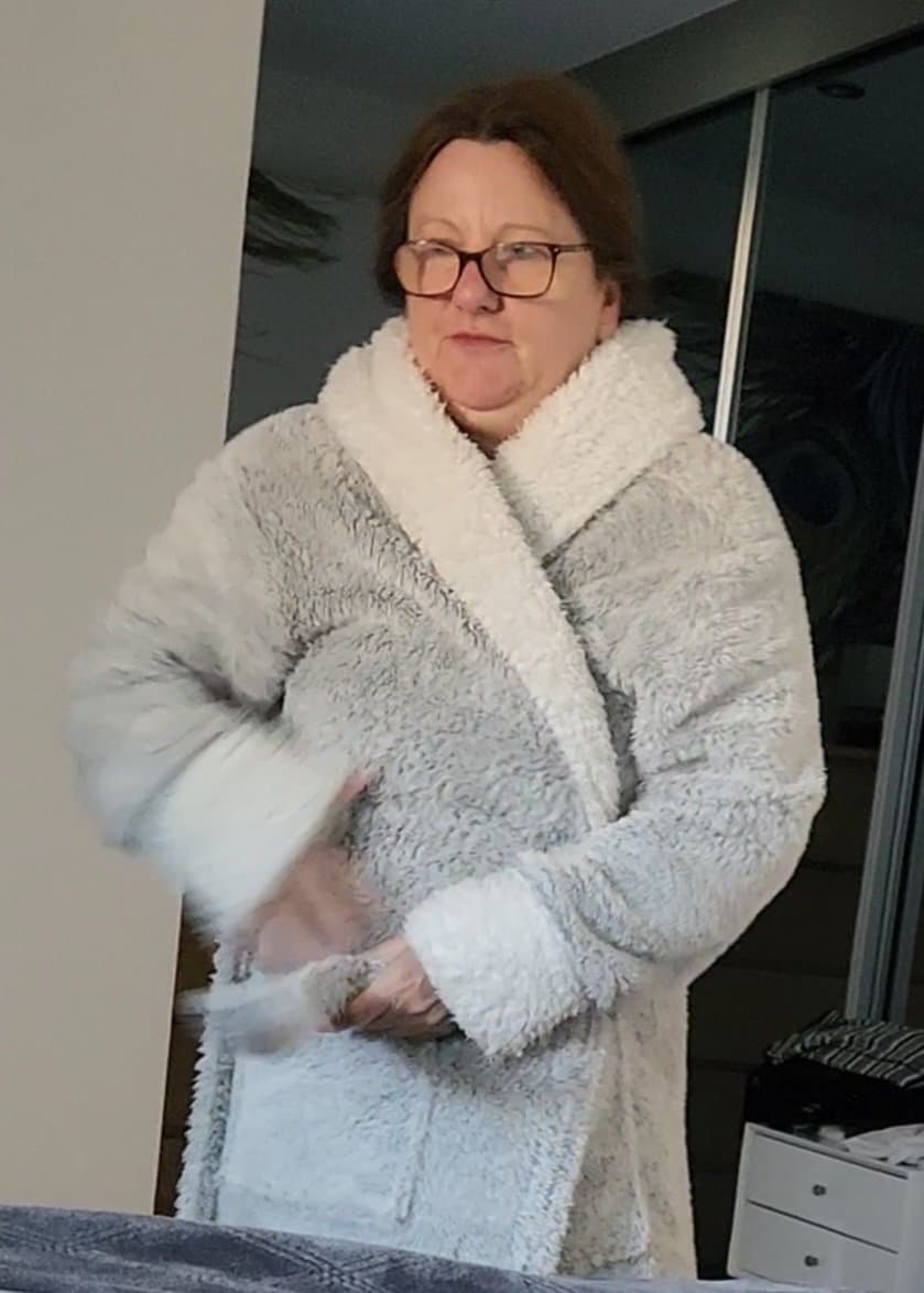 Watch this mature saggy milf shake her big ass, big belly and tiny tits? Which pic you want to see?