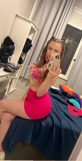 Click to view full size 24 year old Blonde Amy escort in Orange County ca