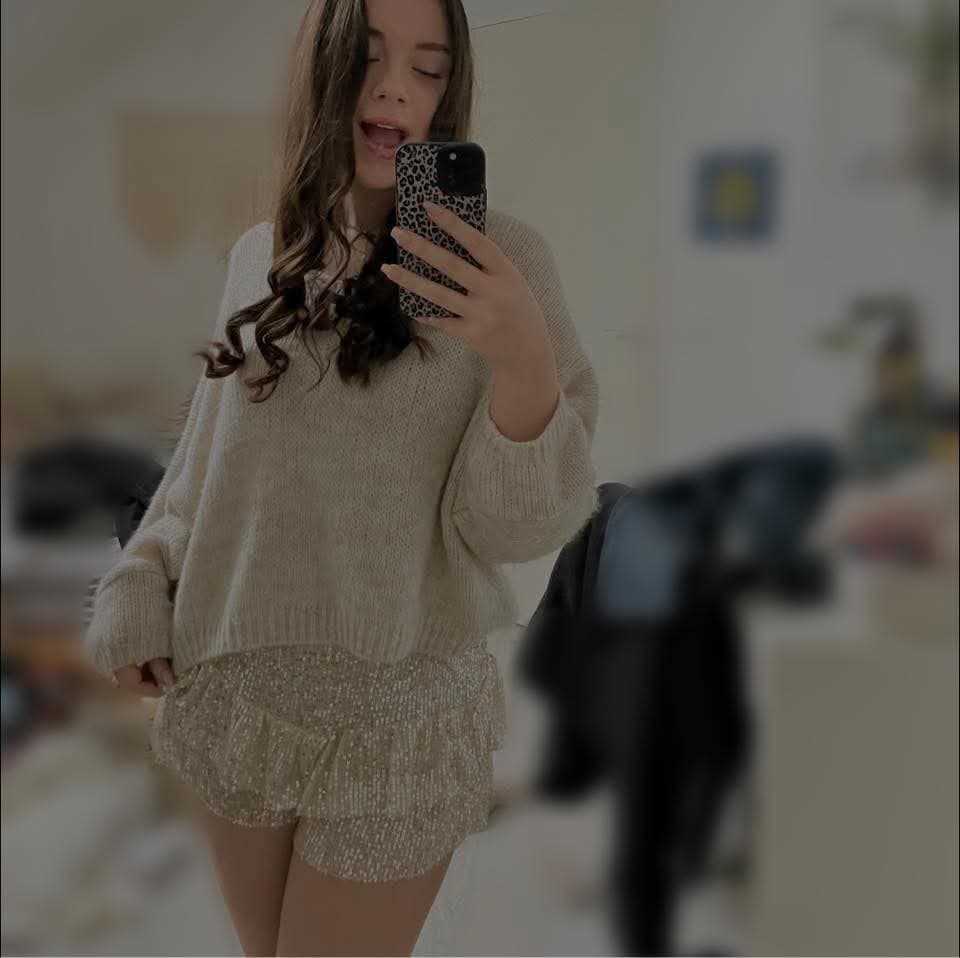 Ma soeur de 21 ans elle est trop belle régalez vous les gars