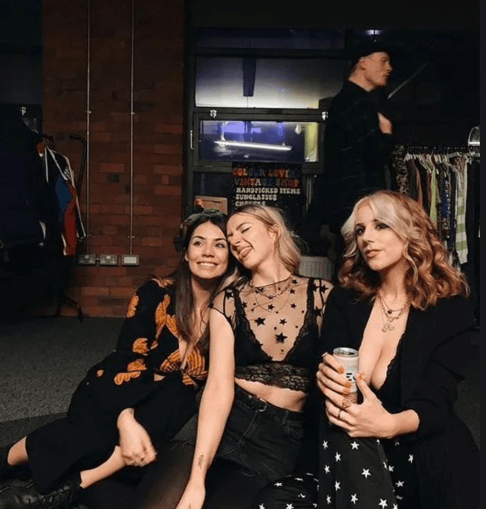 Tit Mogging / Breast Envy