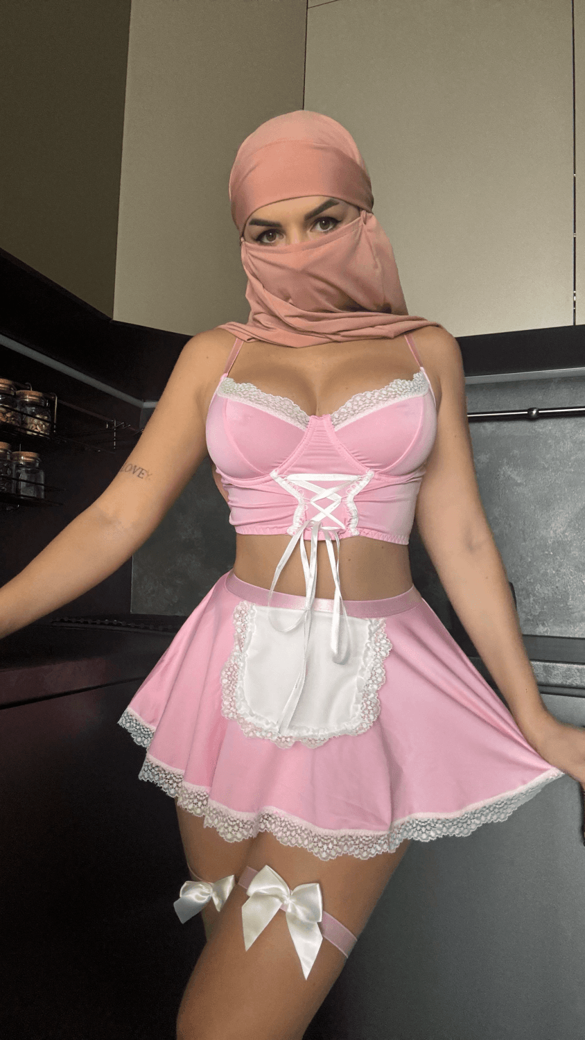 Gala Black and my pink hijab ??