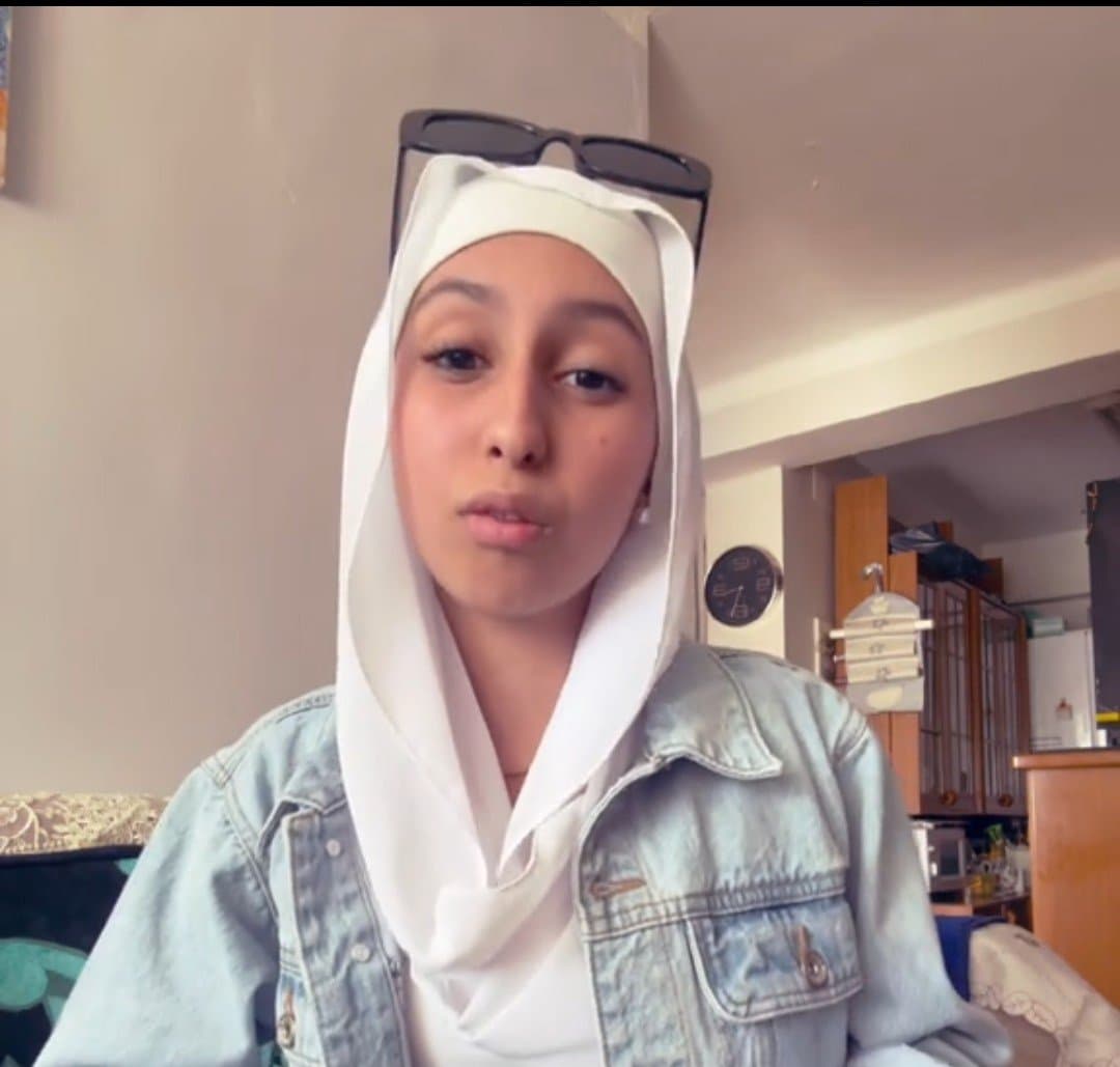 arab teen gets her hijab cummed and shows her ass