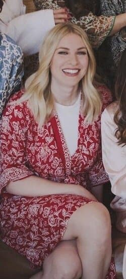 Music promoter lets camera men film multi angles of her masturbating & getting fingered in public