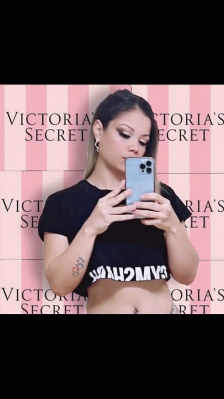 My Sexy Thick Aunt. Help me find her nudes I been looking for her she’s my aunt but damn she got ass