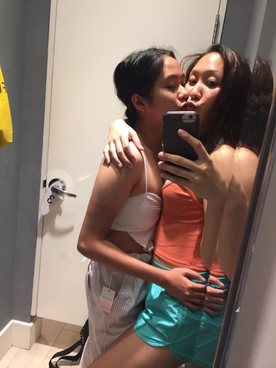 Lesbian thaï pretty girl