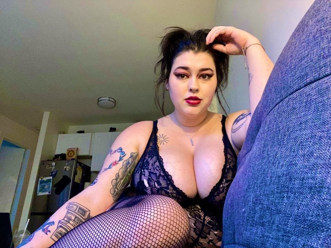 Thick cow coworker Abigail