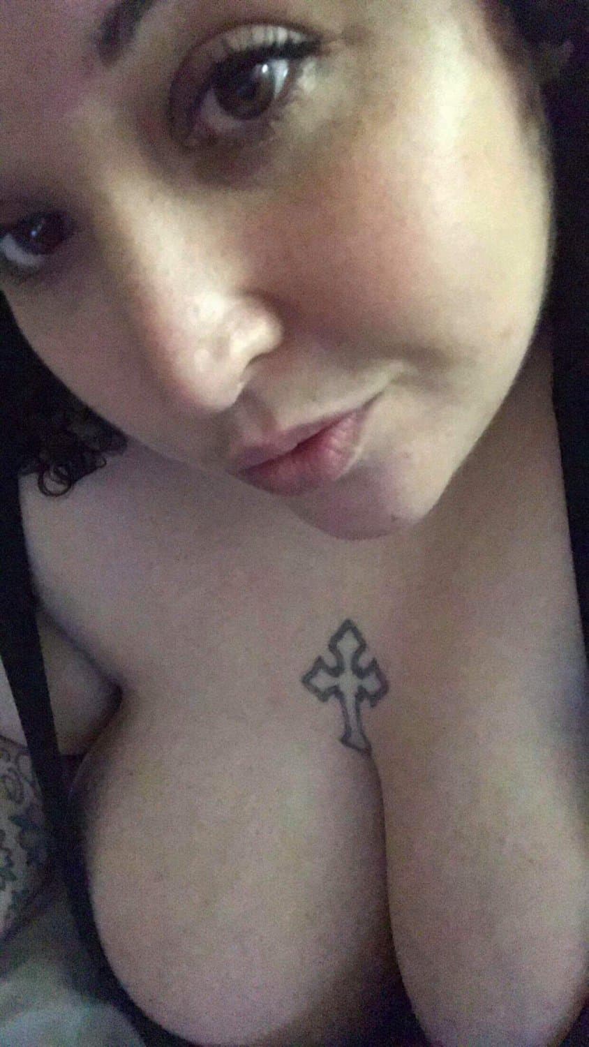 Latina BBW Marianna shows large tits