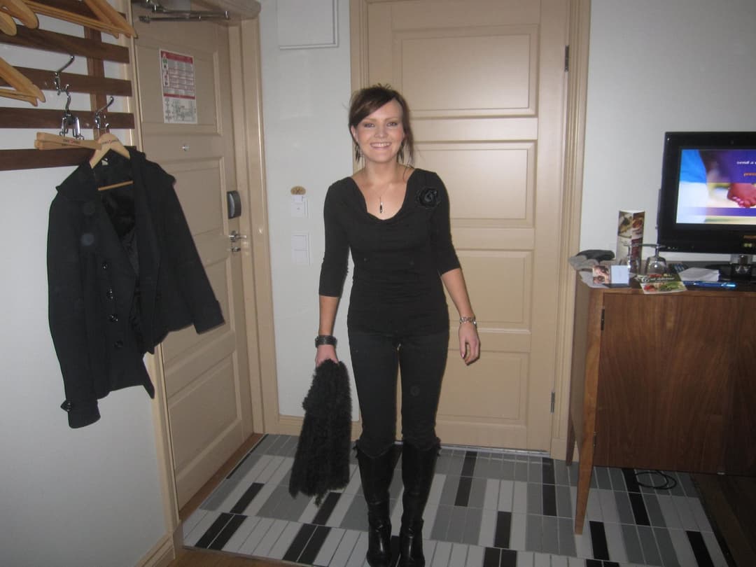 18 years old teen whore open her legs and show her shithole - high school toilet whore pees too