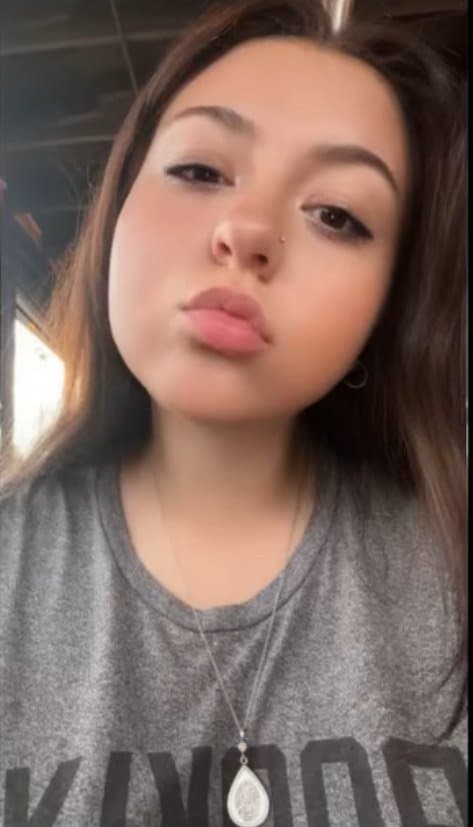 Fat dumb teen gets titties leaked for being dumb