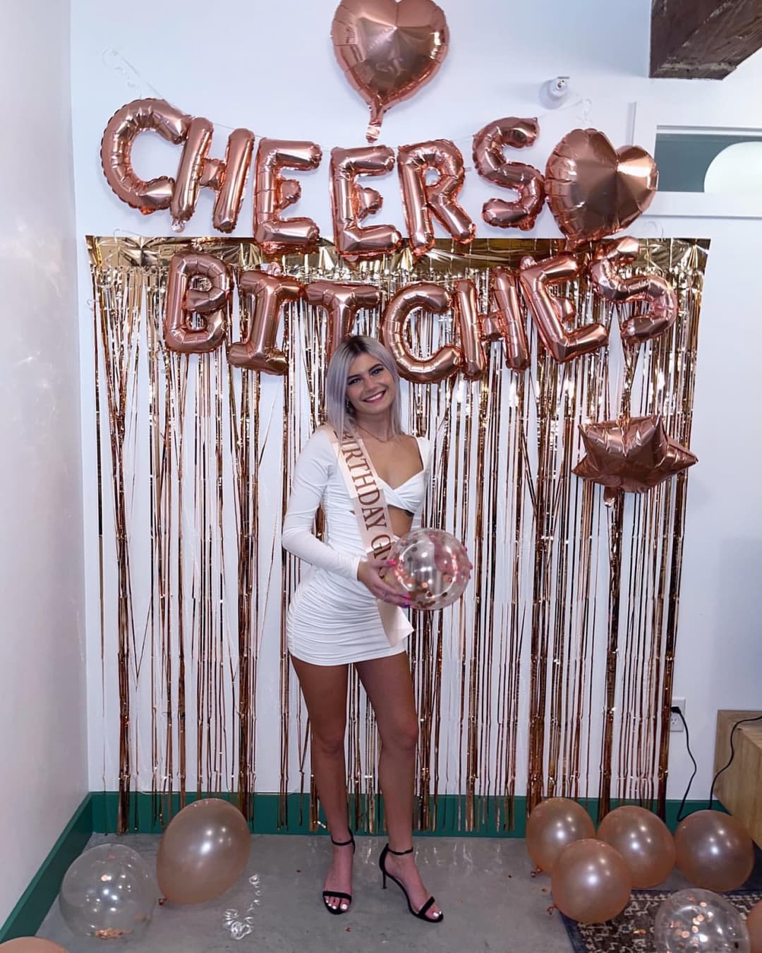 So jealous of this blonde smacking this ripped assholes hard cock on her face before sucking it good