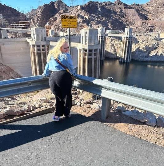 Freaky ass sexy bbw milf mom 100% real nudes from her phone