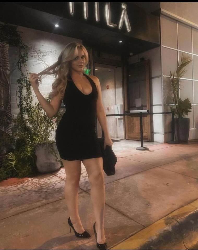 Click to view full size Sexy Hot Wife shows her fit body