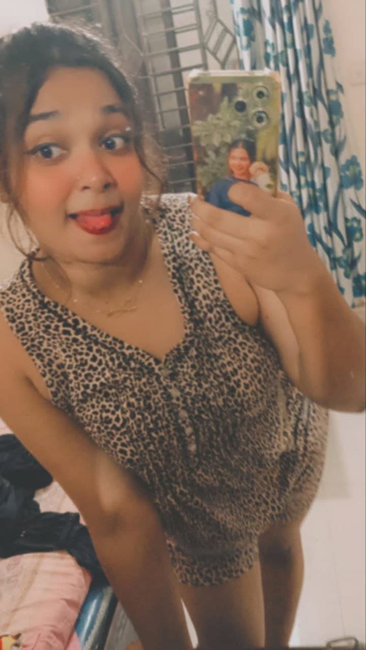 Desi Bangladeshi Beautiful Sexy Chubby Gf Showing Lover