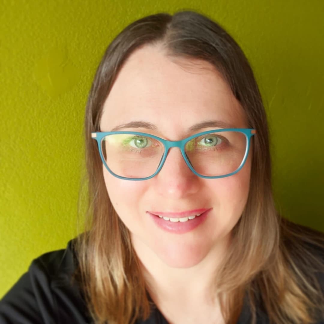 A Miss Texas winner & a few mid housewives get wet, wild & naked at spring break