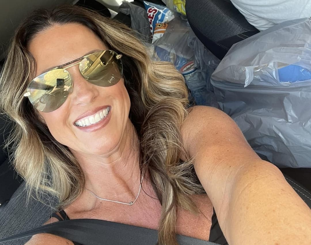 Christian school hottie gets wet & naked on stage for spring break