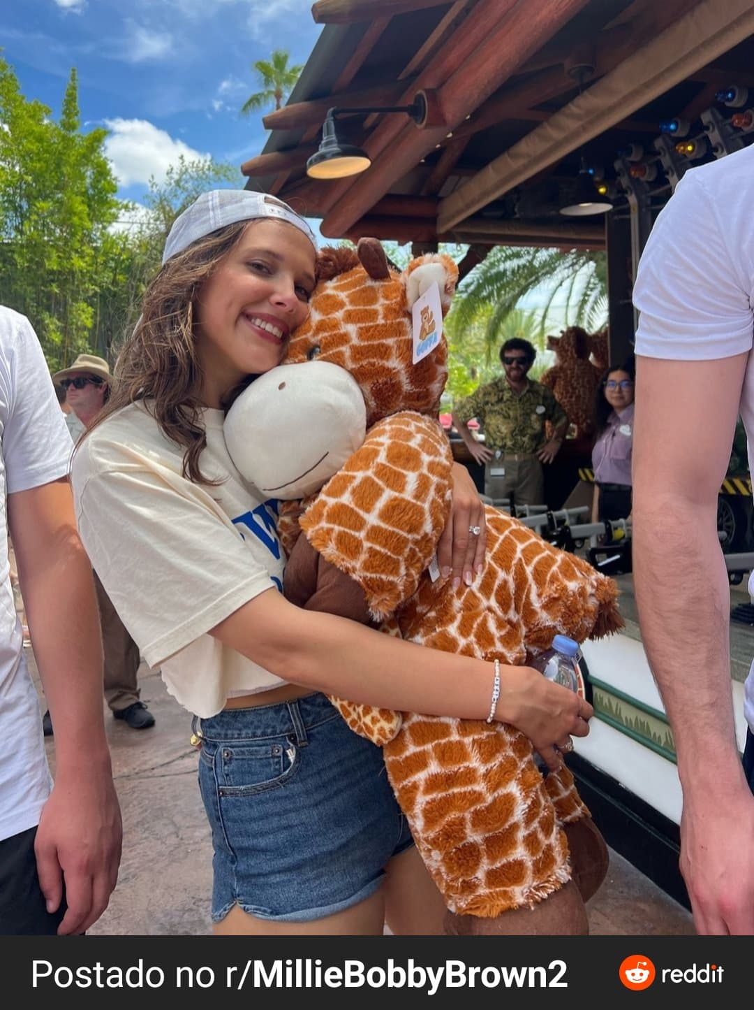 Gozei muito nesse cuzão e bucetinha rachada gostoso da millie Bobby brown