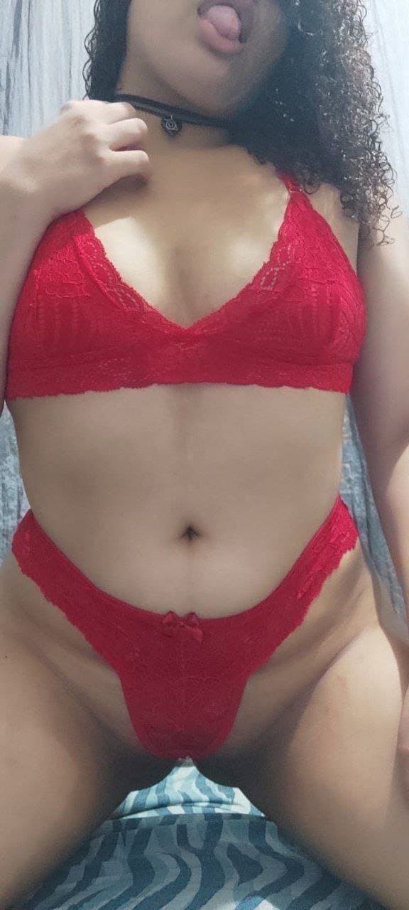 Puta de corno manso safada toda aberta pra todo mundo ver