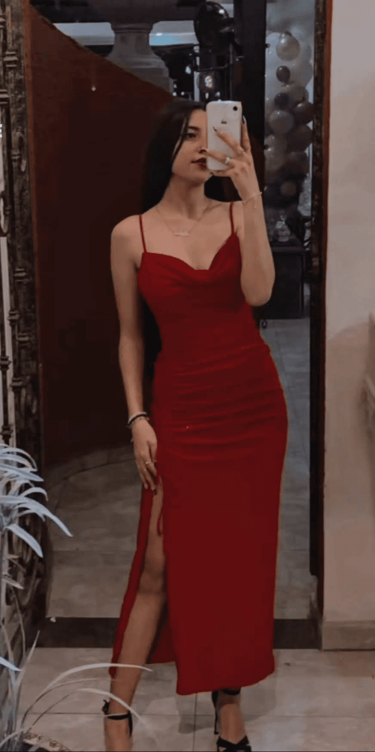 Novia de mi amigo me renvia fotos suyas a escondidas de su novio.