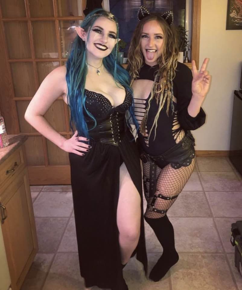 Exhibitionist alt slut Divinity loves showing off her goods