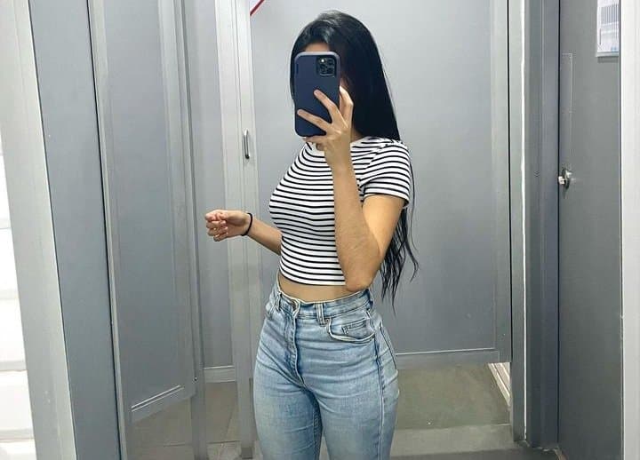 Teen slut loves to show her ass. Girl with fat ass, tight pussy and nice tits. (no nude)