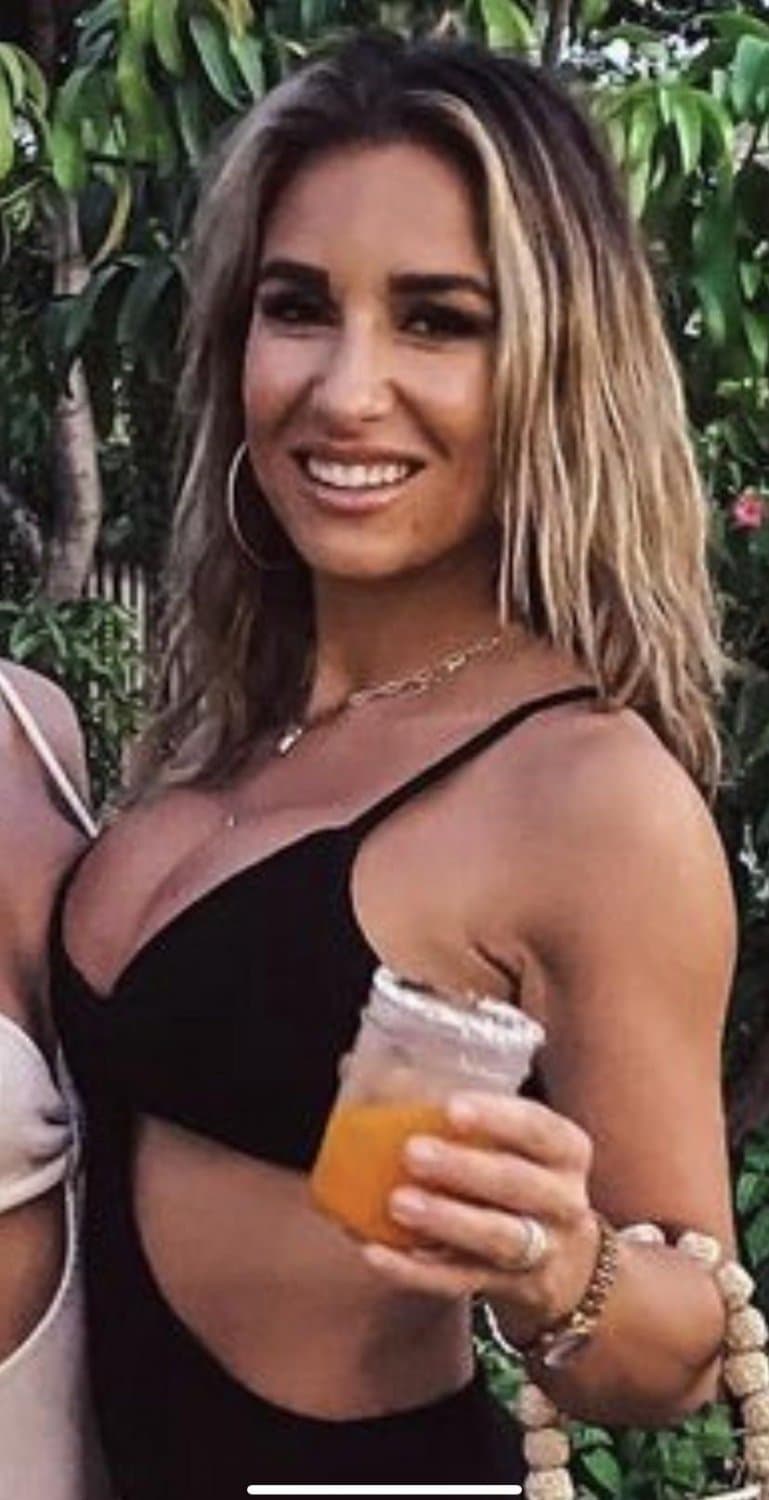 Jessie James Decker Banging Body&Big Luscious Melons and Hot Has Me Leaking for The Milf Beauty ??