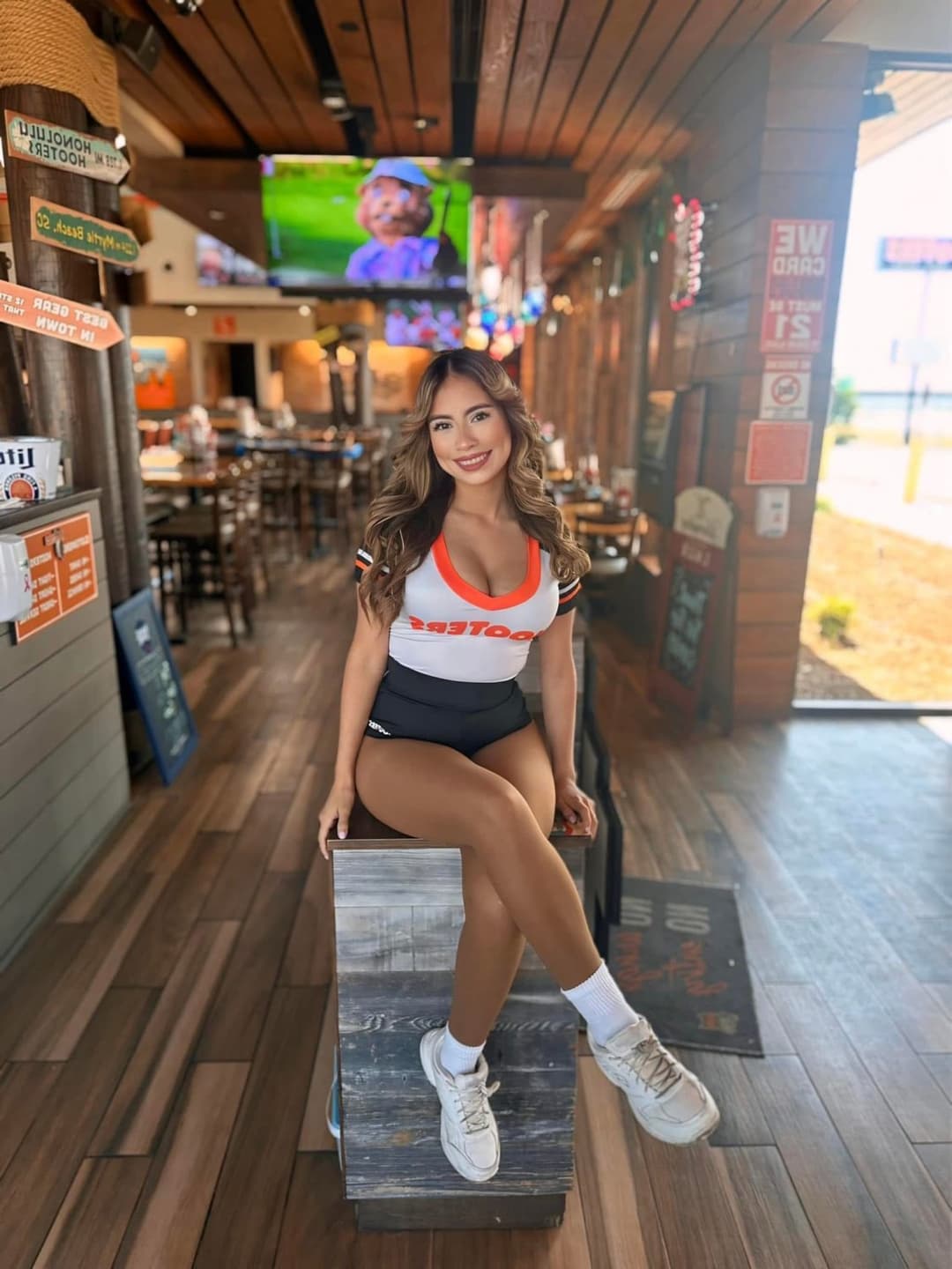 Sexy hooters Latina slut