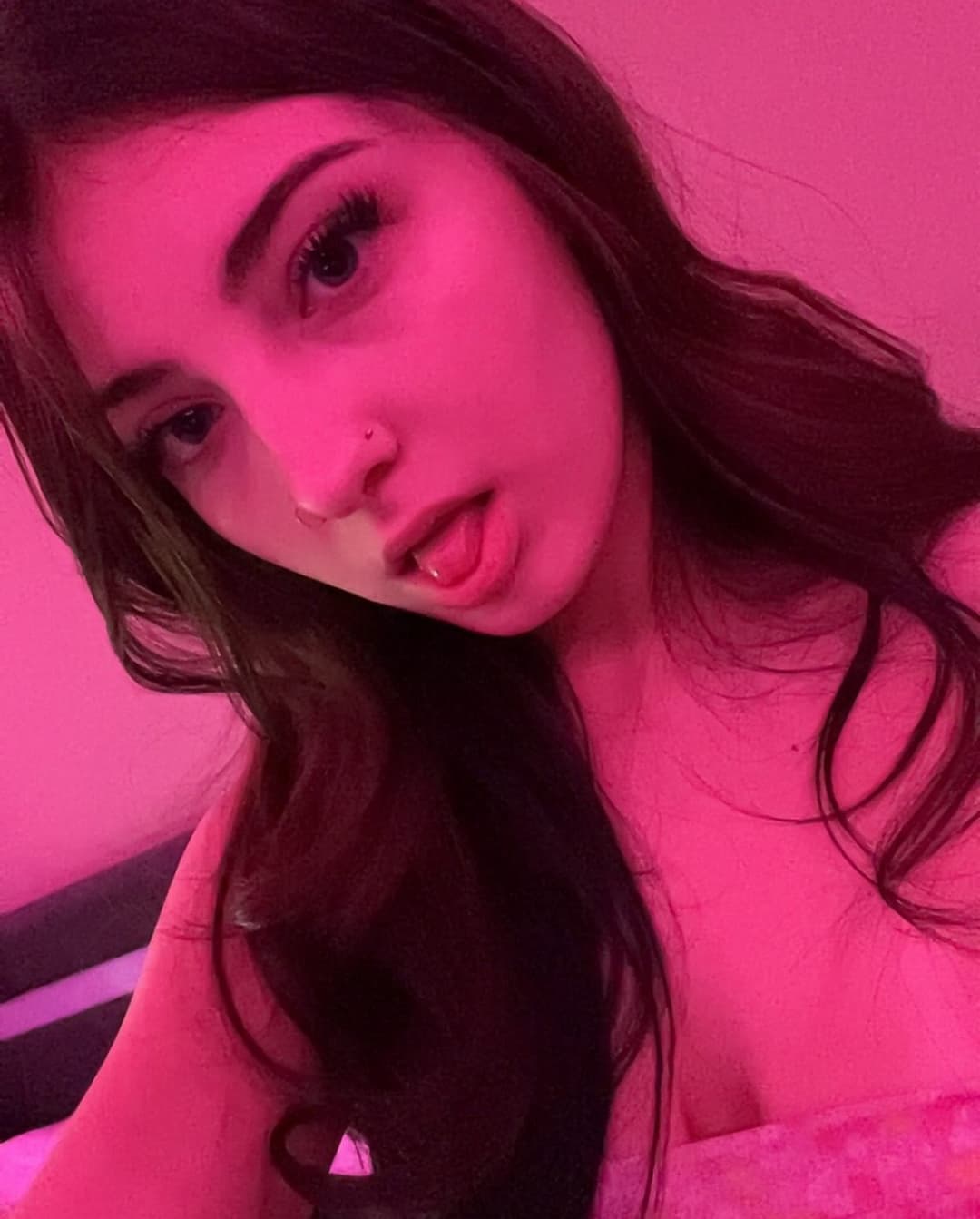 Kami, Sexy teen gets leaked