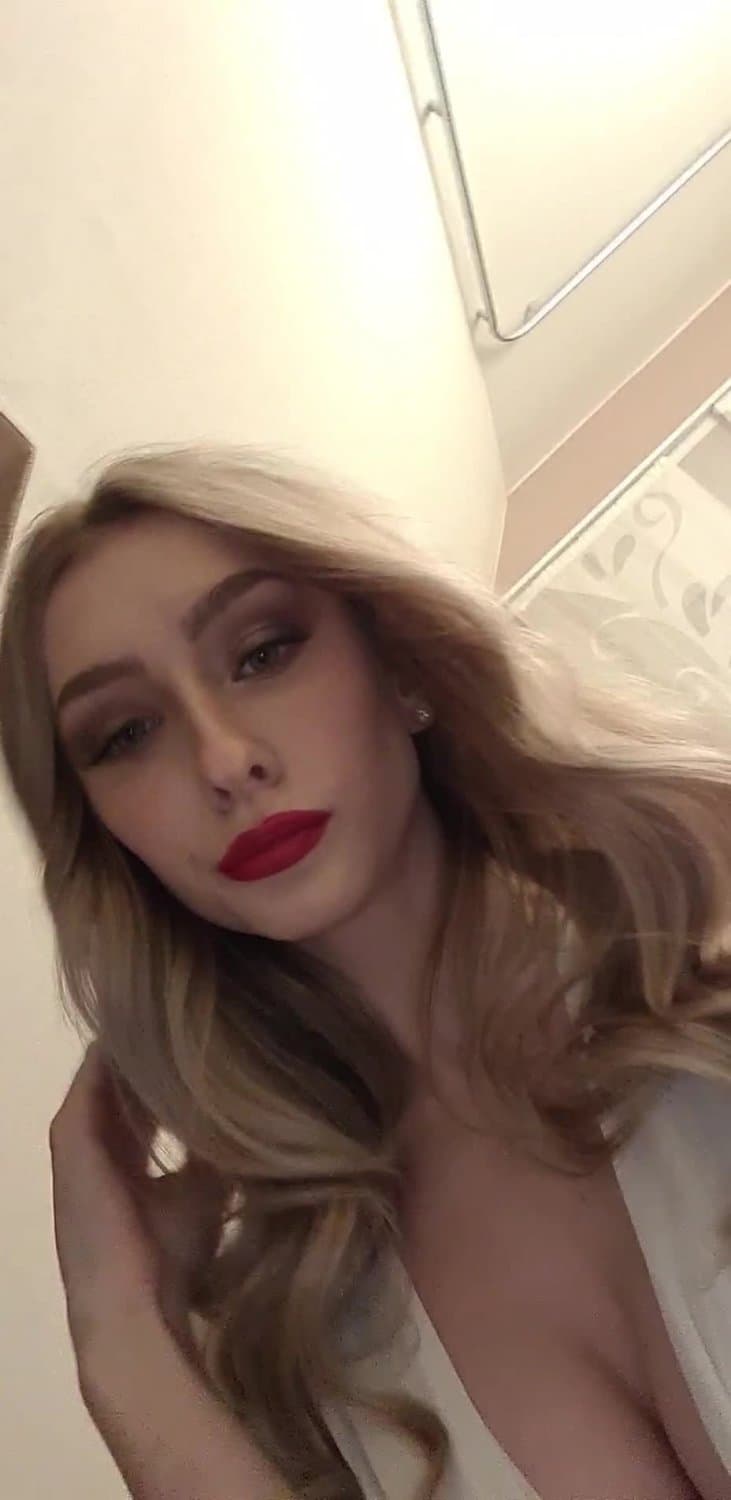 Hot sexy petite german teen slut model Saskia from Göttingen