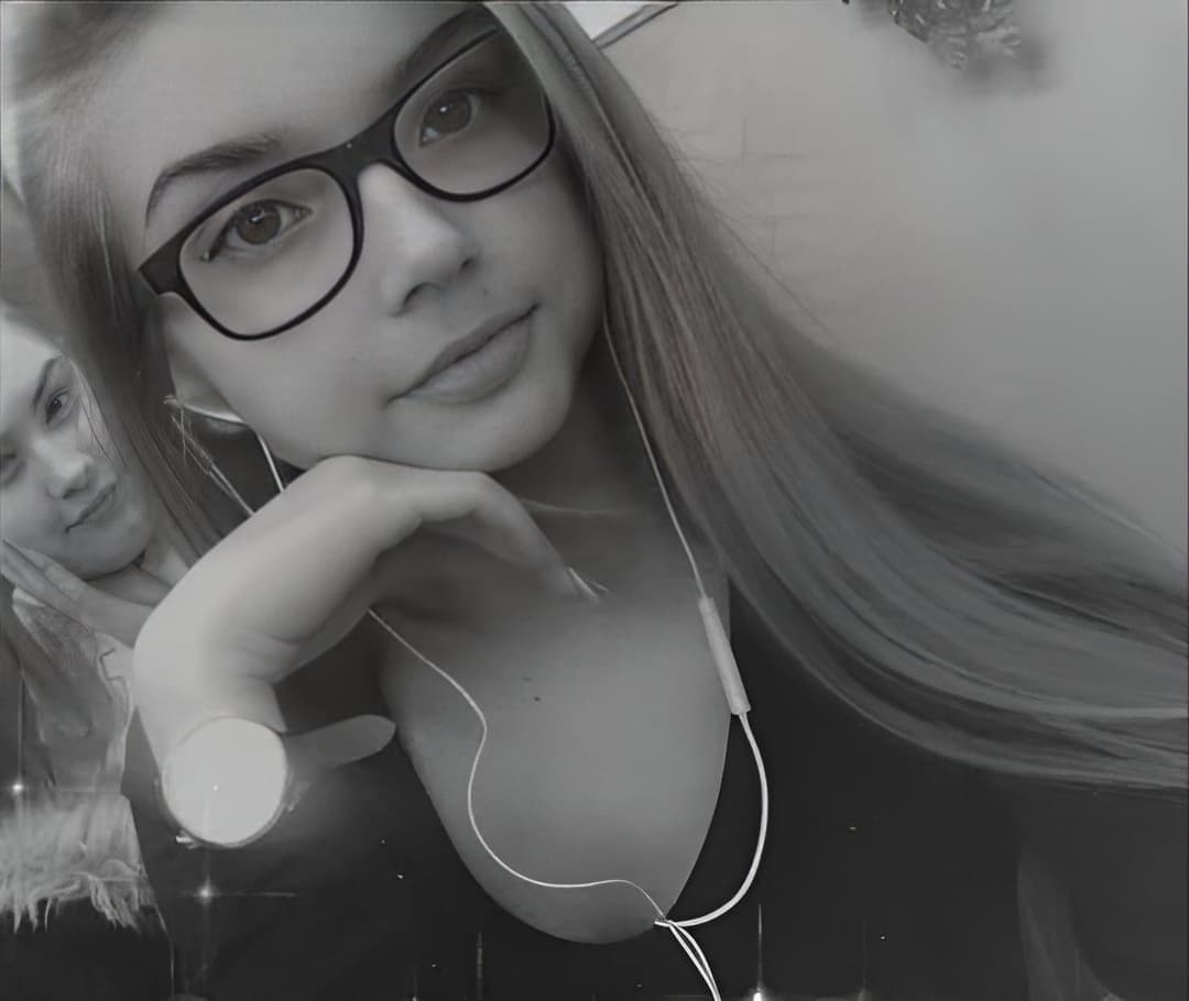 [kik]shsjebbd fuck my petite ex girl while I jerk my cock watching her I wanna see what She could do