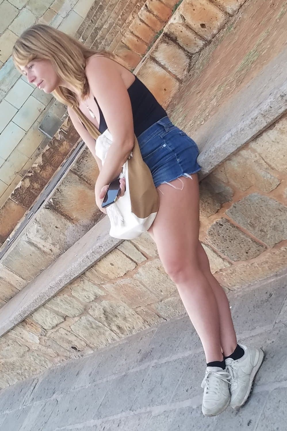 blondie in short (nice legs)