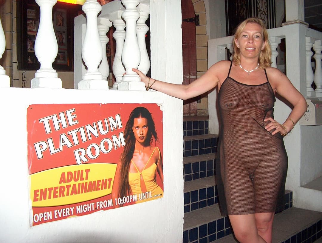 Amateur flasher with cunt piercings