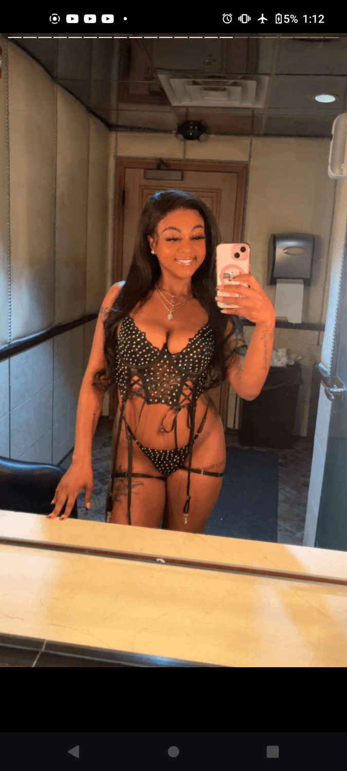 Jrea sexy ebony dancer