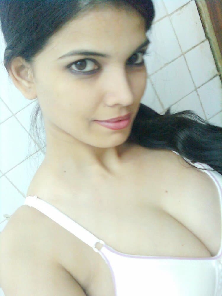 Click to view full size Hot Desi Indian Whore Selfie Leaks