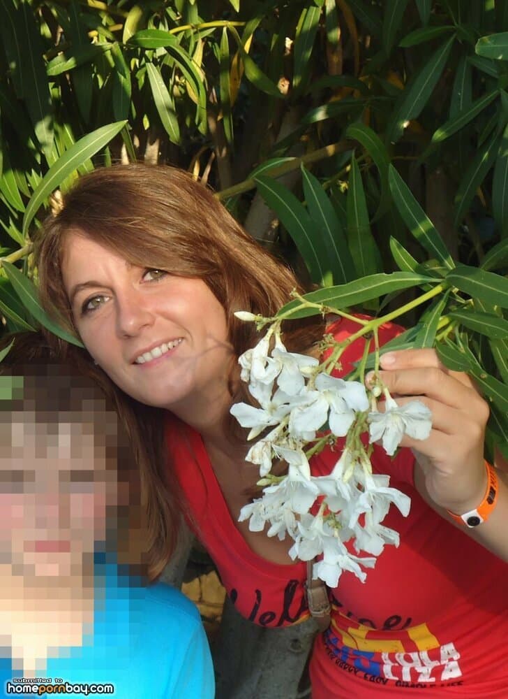 Wife with Amazing Hourglass Shape & Bubble Butt