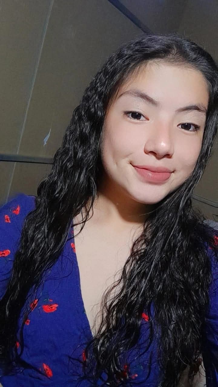 Click to view full size Priscila, la putita y reina de muchas pajas se graduó, como la felicitarias