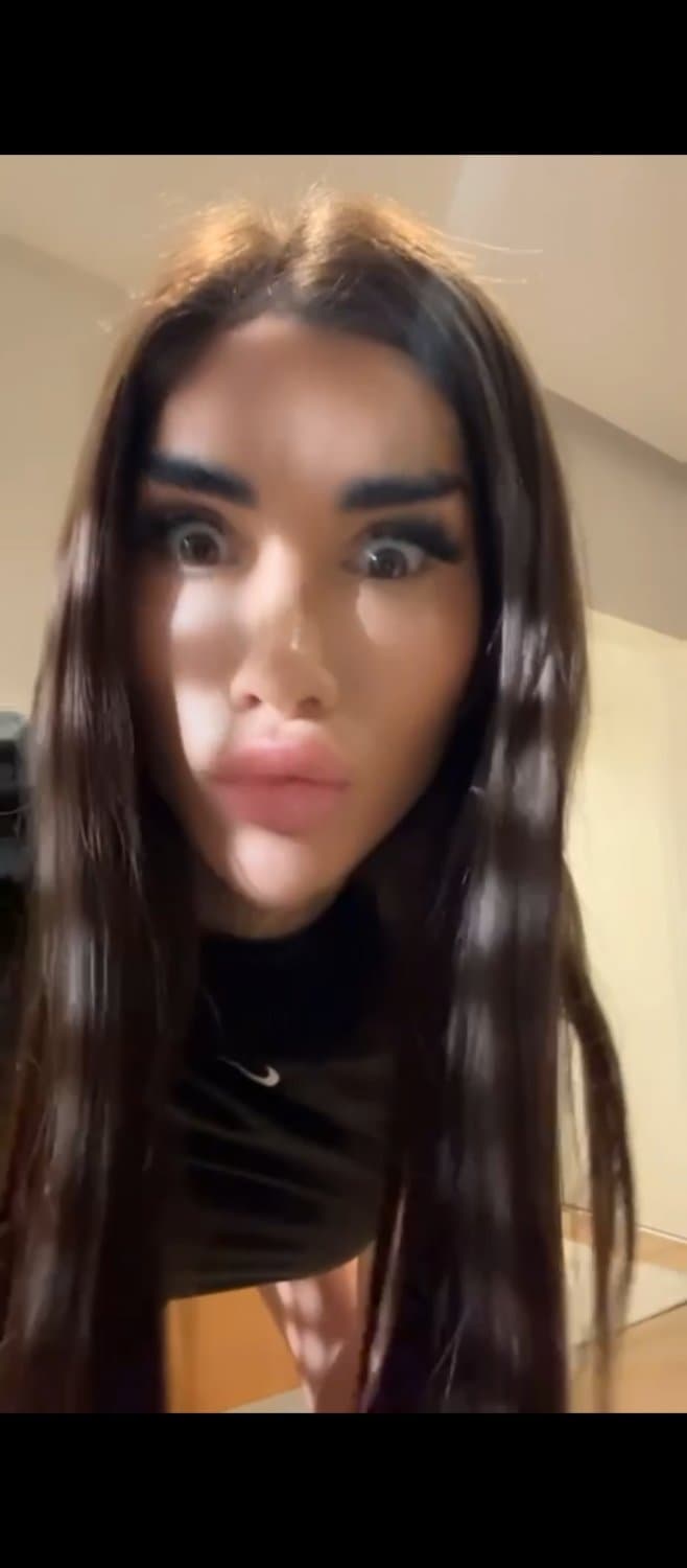 Click to view full size oh mami Bia esta muy porno y tiene un cuerpazo divino?????????