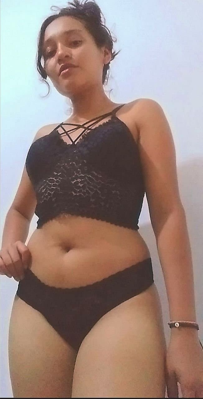 Hermosa boliviana,  necesitada de verga , quien le da verga , para pasarle su número