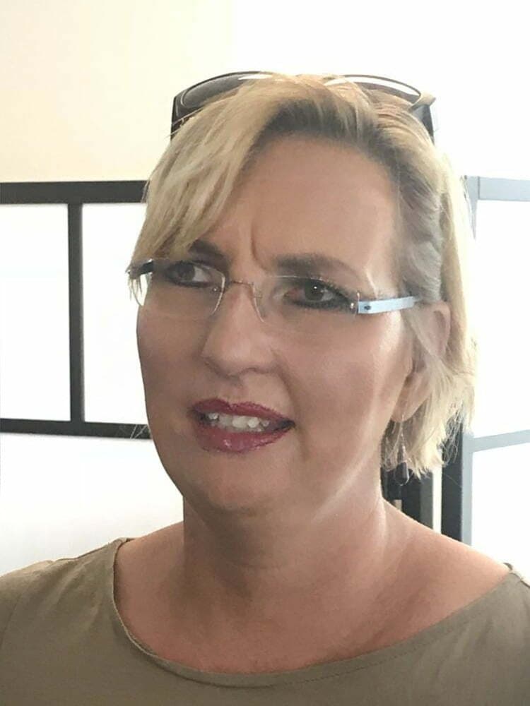 Highheels hotwife Jenna cums dildoing