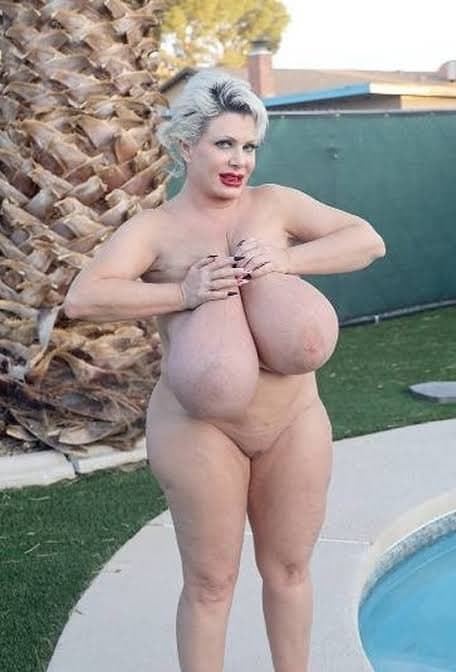 Bimbo Huge Boobs (Claudia)