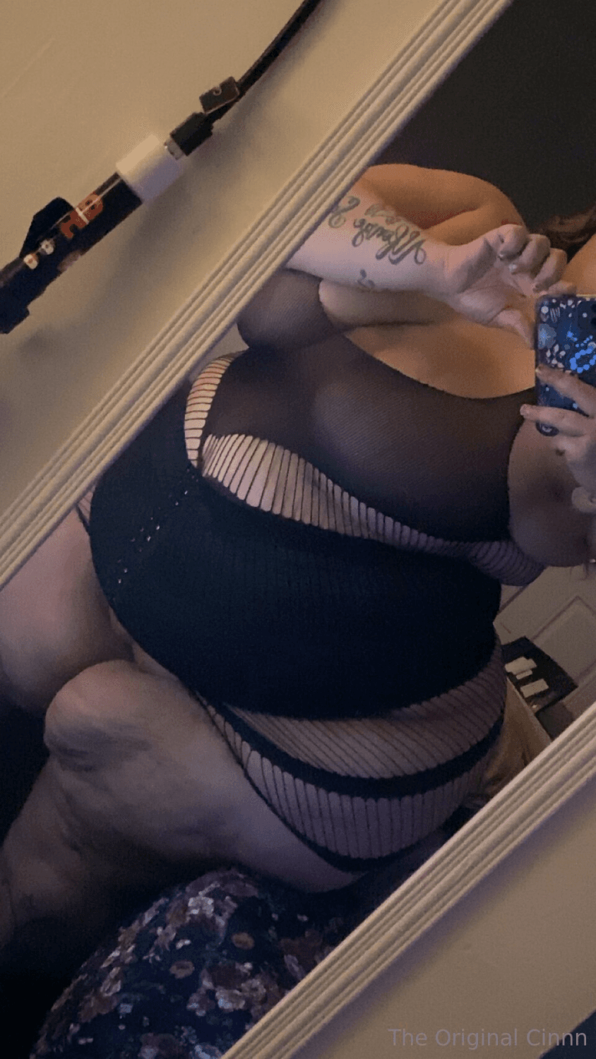 MamI wiT a BIG OL buTt !!